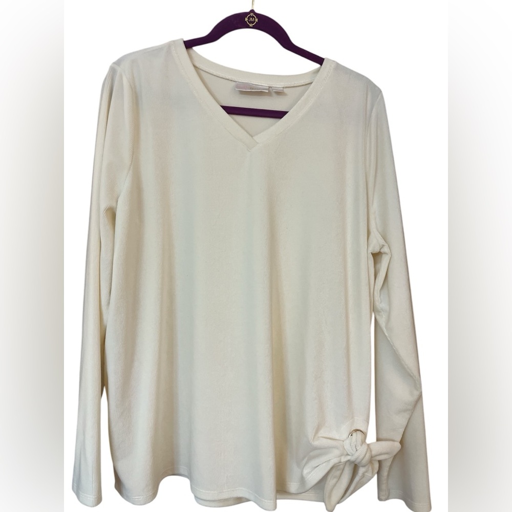 Women’s Belle by Kim Gravel long sleeved size xl cream soft v neck.